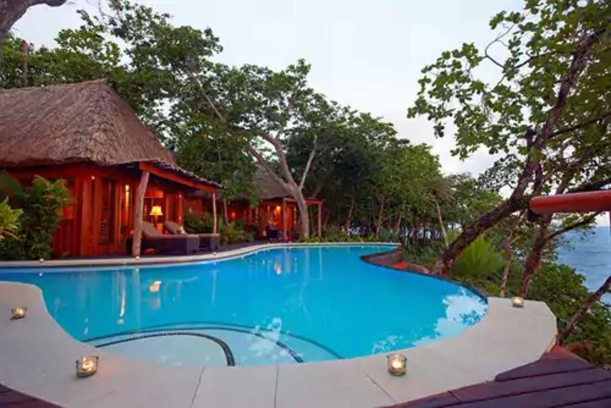 นามาเล รีสอร์ต แอนด์ สปา Hotel ซาวูซาวู ภายนอก รูปภาพ
